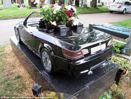 BMW-надгробье