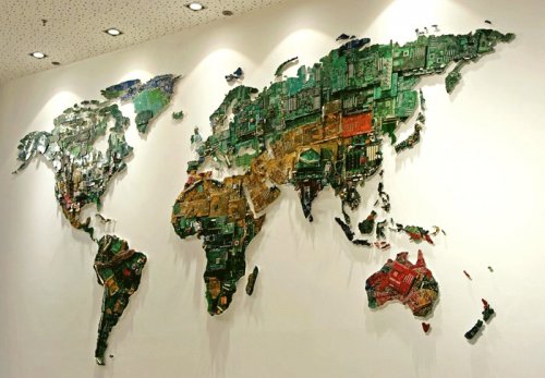 Карта мира из микросхем
