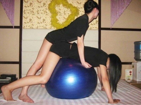 Сексуальные скачки на мяче