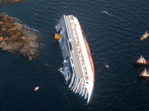 Опрокинувшееся круизное судно «Costa Concordia» становится туристической достопримечательностью