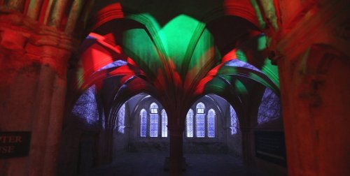 Световая инсталляция в стенах школы Гарри Поттера