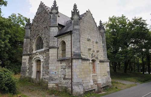 Церковь Вифлеема с горгульями в форме гремлинов и Чужого (6 фото)