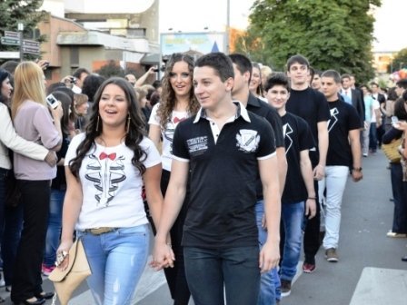 Сербские выпускники отказались от нарядов на выпускной в пользу тяжелобольных детей
