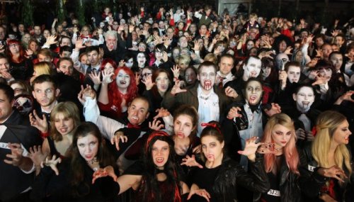 Масштабная встреча вампиров на фестивале Shocktober Fest (16 фото)