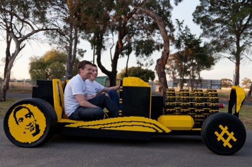 Автомобиль в натуральную величину, сконструированный из LEGO (5 фото + видео)