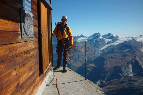 Хижина Сольвея – самая опасно расположенная высокогорная хижина в мире (5 фото + видео)
