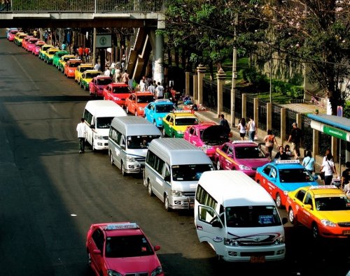 Разноцветные такси Бангкока (9 фото)