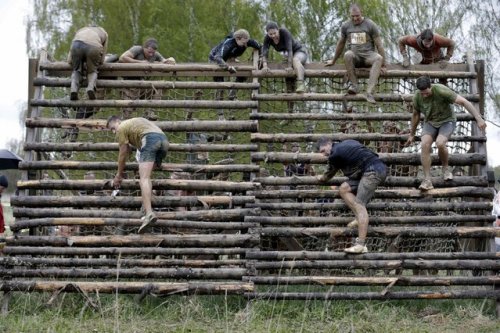 Экстремальная гонка на выживание в Латвии (11 фото)