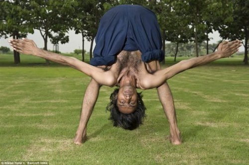 Гуттаперчевый гимнаст Виджей Шарма является самым гибким человеком в Индии (4 фото)