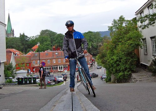 В Норвегии появился первый в мире эскалатор для велосипедов (6 фото + видео)