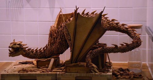 Шведская художница испекла дракона Смауга из имбиря (5 фото)