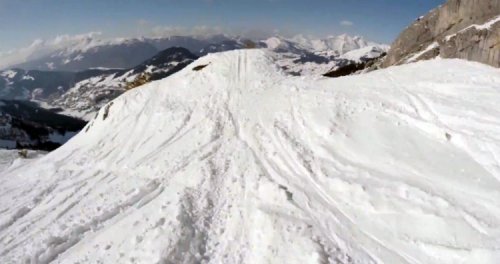 Захватывающий спуск на лыжах, снятый на камеру GoPro