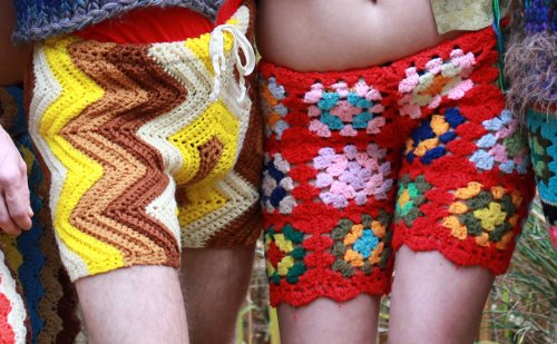 Новая мужская мода: вязаные крючком разноцветные шорты и брюки (8 фото)