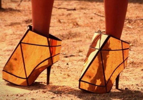 Странные и необычные женские туфли на высоком каблуке (10 фото)