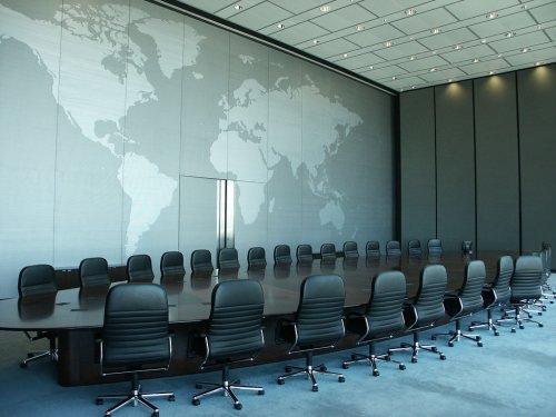 Залы заседаний крупных компаний и организаций (15 фото)