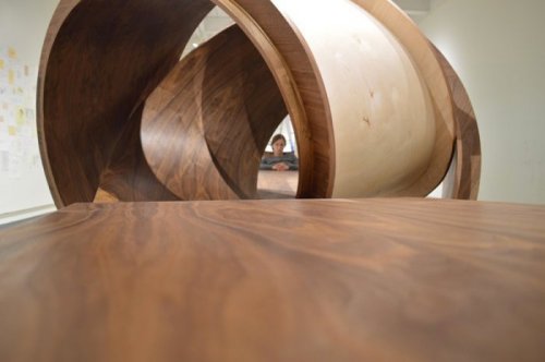 Необычные художественные столы Майкла Бейтца (14 фото)