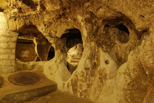Подземный город Деринкую в Турции (10 фото)