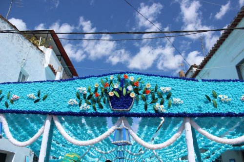 Народный фестиваль цветов в португальском городе Кампу-Майор (14 фото)