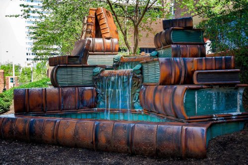 Книжный фонтан у Главной библиотеки Цинциннати