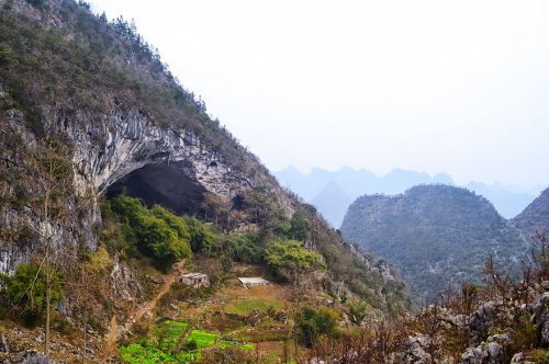 Китайская деревня Чжундун, расположенная в пещере (6 фото)