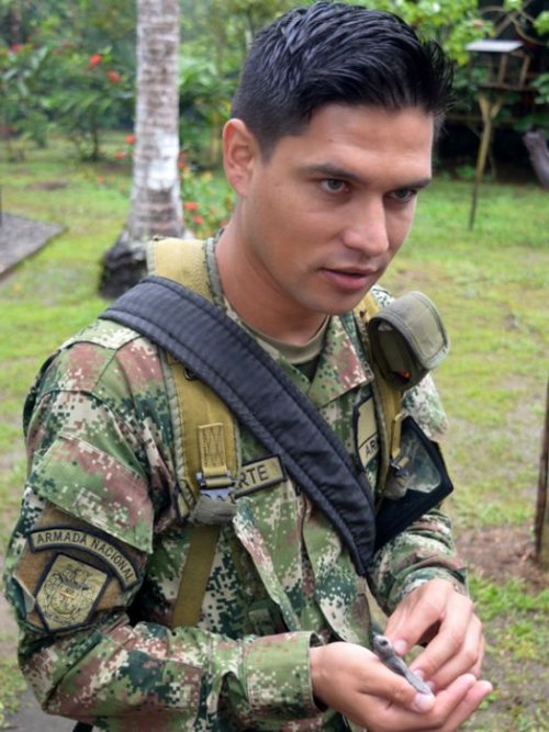 Колумбийские военные охраняют детёнышей черепах (7 фото)