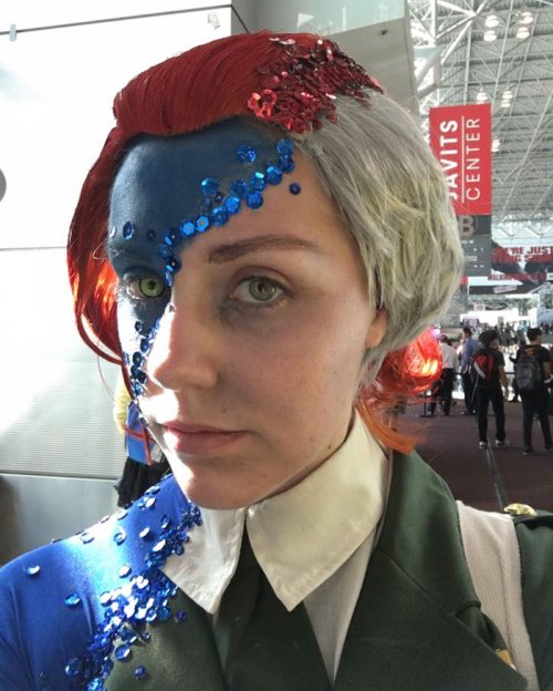 Костюм Мистик на New York Comic Con (3 фото)