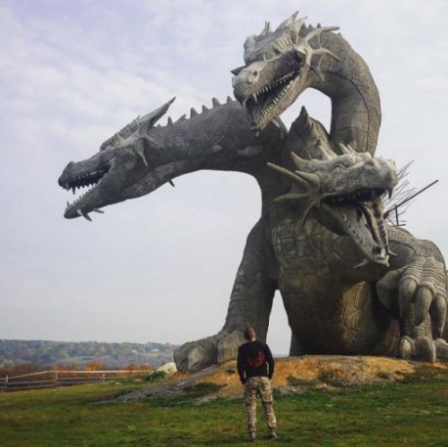 Фотография с русским сказочным персонажем Змеем Горынычем взорвала Instagram