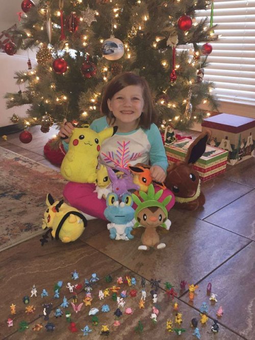 6-летняя девочка разблокировала телефон спящей мамы и накупила себе подарков на Рождество (5 фото)