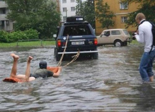 Жизнерадостные люди, которым плевать на непогоду (30 фото)
