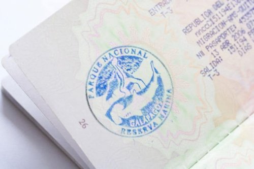 Самые необычные печати, которые ставят в паспорт в разных уголках мира (15 фото)