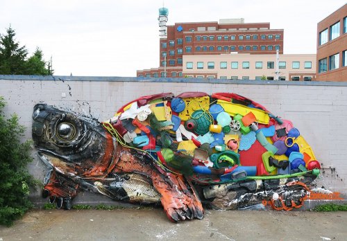 Скульптуры животных из мусора, созданные художником Bordalo II (7 фото)