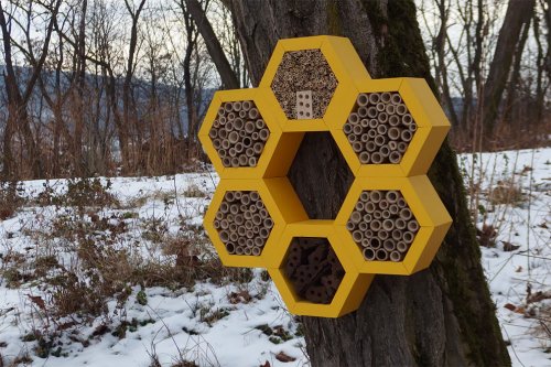 Дизайнер разработал симпатичные садовые домики для пчёл, бабочек и других насекомых (12 фото)
