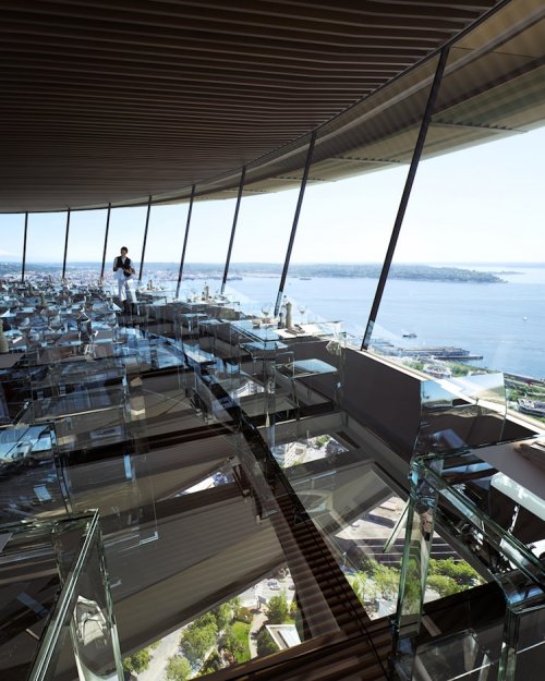 Ресторан со стеклянным полом в башне Спейс-Нидл в Сиэтле (6 фото)