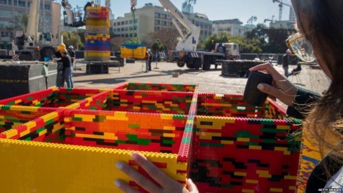 В Тель-Авиве построили самую высокую башню из LEGO (4 фото + видео)