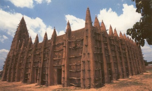 Великолепные мечети Западной Африки, построенные из сырцового кирпича (13 фото)
