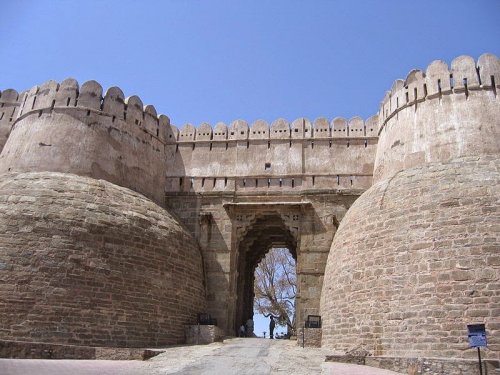 Великая стена форта Кумбхалгарх (10 фото)
