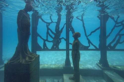 На Мальдивах открылась первая в мире подводная художественная инсталляция (14 фото)