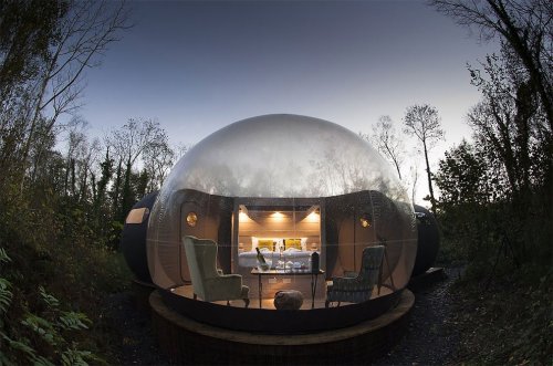 В этих домиках-пузырях можно спать прямо под звёздами! (6 фото)