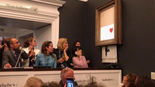 Картина знаменитого Banksy самоуничтожилась на аукционе сразу после удара молотка (фото + видео)