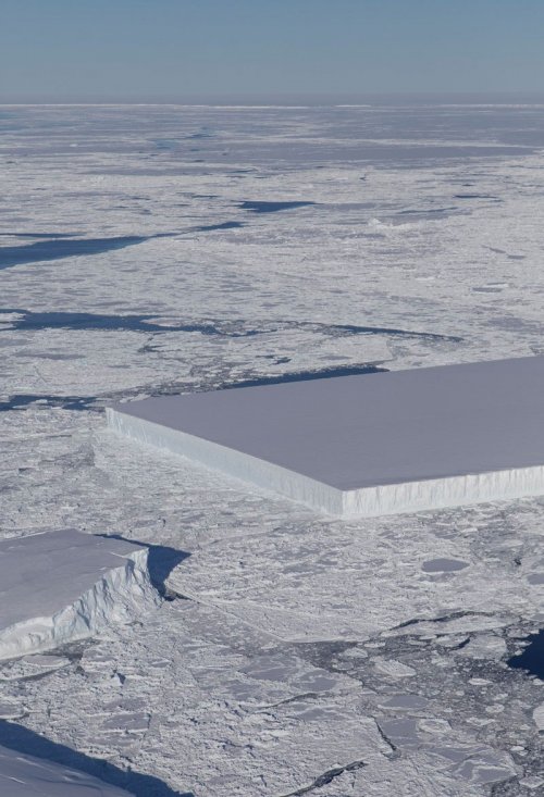 В Антарктике обнаружили айсберг идеальной прямоугольной формы