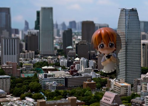 С помощью фототрюка Токио превратился в крошечную модель, населённую гигантами (6 фото)