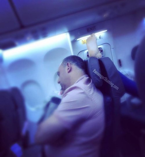 Авиапассажиры, с которыми никому не хотелось бы оказаться на одном рейсе (27 фото)
