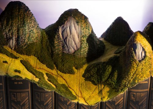 Канадский художник вырезает из старых книг впечатляющие горные ландшафты (10 фото)
