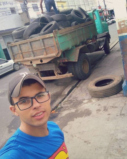 Парень из Бразилии нашёл отличный способ использовать старые шины (12 фото)