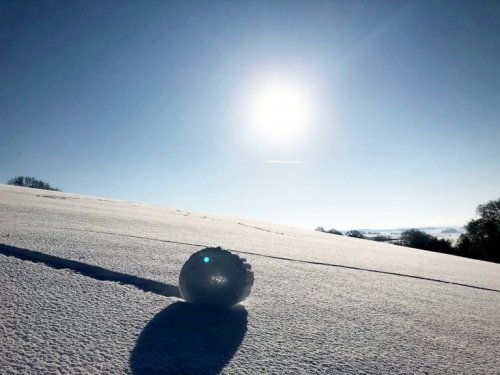 Снежные рулоны: на английских холмах запечатлели редкое зимнее природное явление (5 фото)