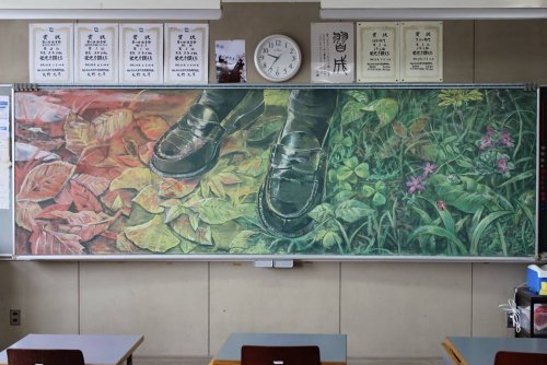 Японский художественный тренд: меловые рисунки на школьной доске (18 фото)