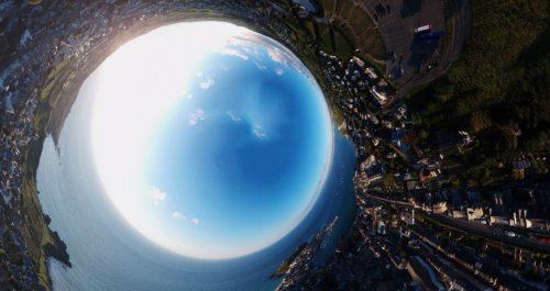 Сюрреалистическая 360-градусная пейзажная панорама Корнуолла
