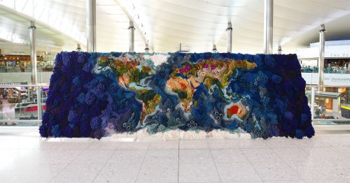 Необычный 6-метровый гобелен от Ванессы Барраган, воссоздающий карту мира (10 фото)