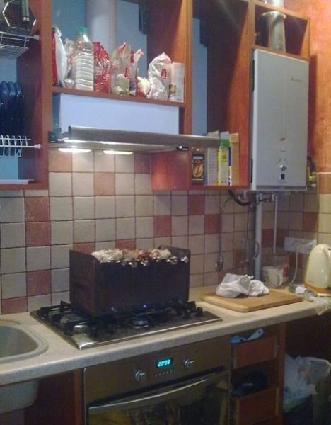 Барбекю на кухне (2 фото)