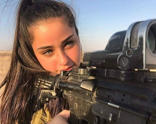 Красавицы с оружием - мощь армии Израиля (20 фото)